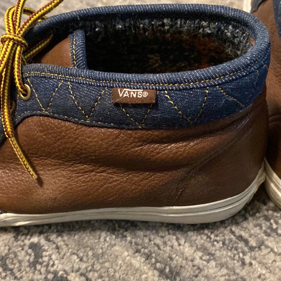 Insulated Leather Vans - Picture 6 of 9